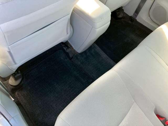 プリウス S 車検整備付 アイドリングストップ 頸部衝撃緩和ヘッドレスト 横滑り防止装置 盗難防止装置 パワステ パワーウィンドウ スマートキー キーレス アルミホイール CD(53枚目)