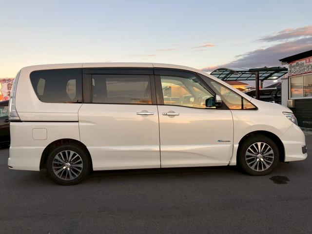 セレナ ハイウェイスターＳ－ＨＶアドバンスドセーフティパック　車検整備付　キーレス　スマートキー　アイドリングストップ　アラウンドビューモニター　両側パワースライドドア　クルーズコントロール　アルパインフリップダウンモニター　３列シート（8枚目）