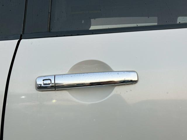 セレナ ハイウェイスターＳ－ＨＶアドバンスドセーフティパック　車検整備付　キーレス　スマートキー　アイドリングストップ　アラウンドビューモニター　両側パワースライドドア　クルーズコントロール　アルパインフリップダウンモニター　３列シート（23枚目）