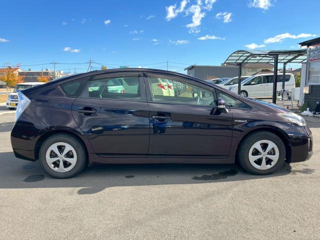 プリウス Ｓ　車検整備付　キーレス　スマートキー　アイドリングストップ　エアコン　パワーステアリング　パワーウインドウ　衝突安全ボディ　盗難防止センサー（8枚目）