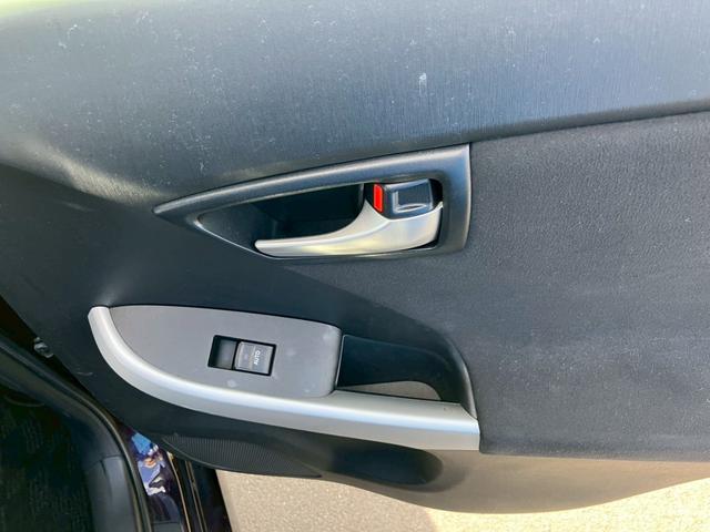 プリウス Ｓ　車検整備付　キーレス　スマートキー　アイドリングストップ　エアコン　パワーステアリング　パワーウインドウ　衝突安全ボディ　盗難防止センサー（45枚目）