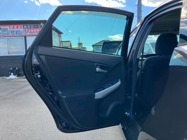 プリウス Ｓ　車検整備付　キーレス　スマートキー　アイドリングストップ　エアコン　パワーステアリング　パワーウインドウ　衝突安全ボディ　盗難防止センサー（52枚目）