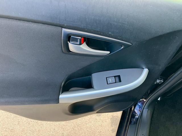 プリウス Ｓ　車検整備付　キーレス　スマートキー　アイドリングストップ　エアコン　パワーステアリング　パワーウインドウ　衝突安全ボディ　盗難防止センサー（54枚目）