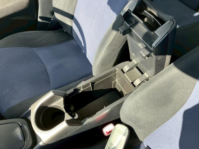 プリウス Ｓ　車検整備付　キーレス　スマートキー　アイドリングストップ　エアコン　パワーステアリング　パワーウインドウ　衝突安全ボディ　盗難防止センサー（61枚目）