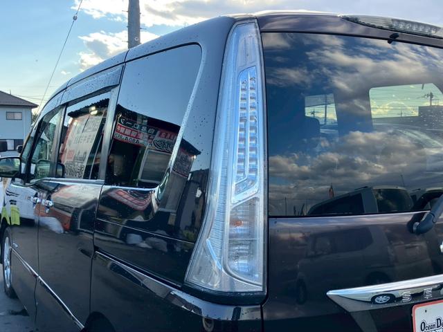 お車の状態は内外装共にとても綺麗な状態を保っておりますので私共でも自信を持ってお薦め出来る１台です！！同年式のお車と比べますと、大事にお乗りだった事を実感して頂けるはずです♪