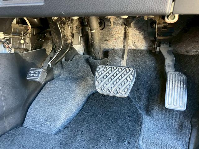 営業時間１０時〜１８時３０分（月曜除く）。スタッフ一同心よりお待ちしております。