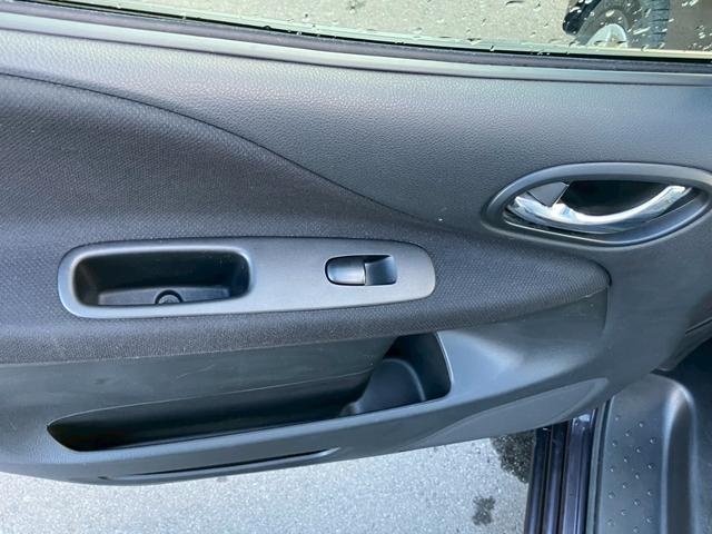 お車の状態は内外装共にとても綺麗な状態を保っておりますので私共でも自信を持ってお薦め出来る１台です！！同年式のお車と比べますと、大事にお乗りだった事を実感して頂けるはずです♪