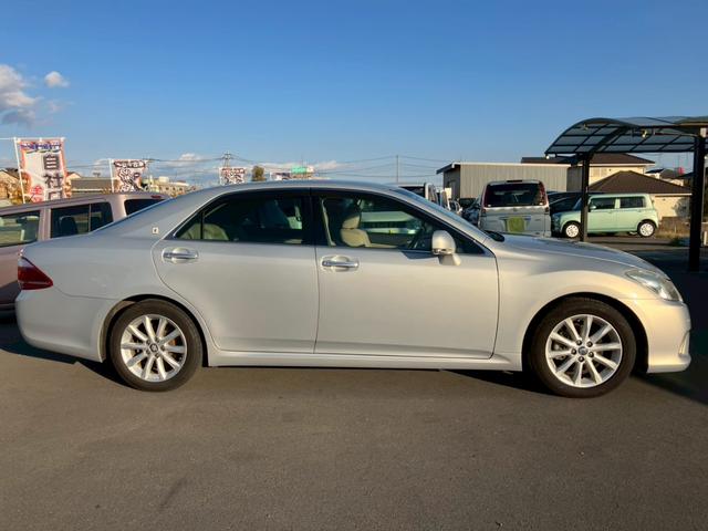 クラウン ２．５ロイヤルサルーン　アニバーサリーＥＤ　検Ｒ８／１１　キーレス　スマートキー　ＥＴＣ　パワーシート　シートヒーター　バックカメラ　ミュージックサーバー　ＤＶＤ再生　ＵＳＢ入力端子　エアコン（8枚目）