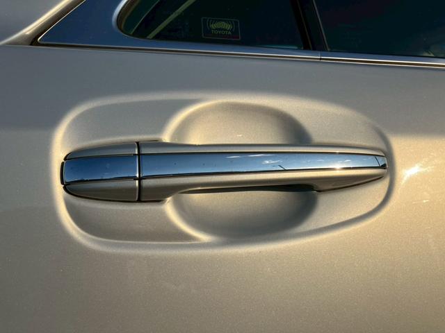 クラウン ２．５ロイヤルサルーン　アニバーサリーＥＤ　検Ｒ８／１１　キーレス　スマートキー　ＥＴＣ　パワーシート　シートヒーター　バックカメラ　ミュージックサーバー　ＤＶＤ再生　ＵＳＢ入力端子　エアコン（20枚目）