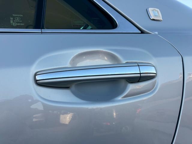 クラウン ２．５ロイヤルサルーン　アニバーサリーＥＤ　検Ｒ８／１１　キーレス　スマートキー　ＥＴＣ　パワーシート　シートヒーター　バックカメラ　ミュージックサーバー　ＤＶＤ再生　ＵＳＢ入力端子　エアコン（22枚目）