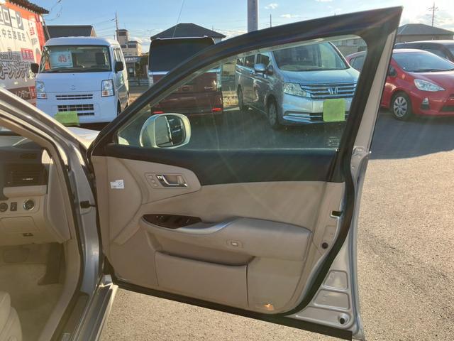 クラウン ２．５ロイヤルサルーン　アニバーサリーＥＤ　検Ｒ８／１１　キーレス　スマートキー　ＥＴＣ　パワーシート　シートヒーター　バックカメラ　ミュージックサーバー　ＤＶＤ再生　ＵＳＢ入力端子　エアコン（33枚目）