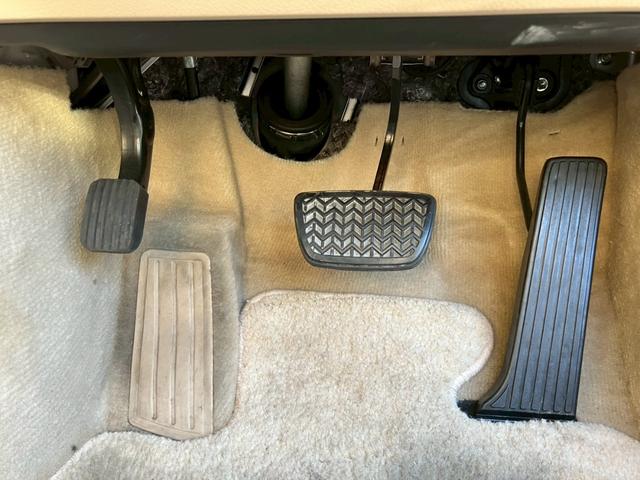 クラウン ２．５ロイヤルサルーン　アニバーサリーＥＤ　検Ｒ８／１１　キーレス　スマートキー　ＥＴＣ　パワーシート　シートヒーター　バックカメラ　ミュージックサーバー　ＤＶＤ再生　ＵＳＢ入力端子　エアコン（37枚目）