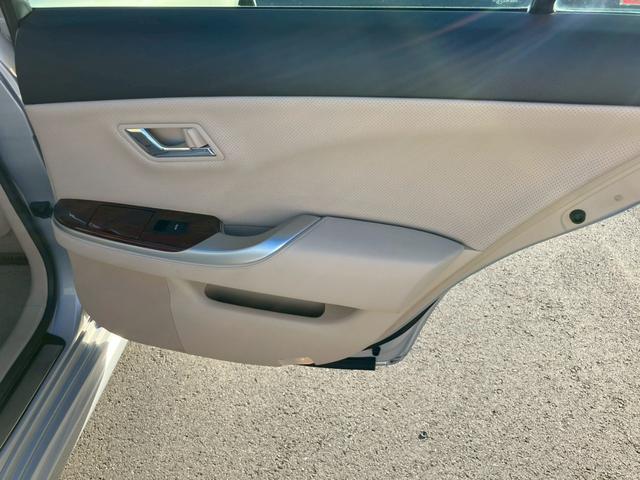 クラウン ２．５ロイヤルサルーン　アニバーサリーＥＤ　検Ｒ８／１１　キーレス　スマートキー　ＥＴＣ　パワーシート　シートヒーター　バックカメラ　ミュージックサーバー　ＤＶＤ再生　ＵＳＢ入力端子　エアコン（39枚目）