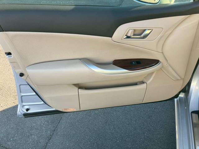 クラウン ２．５ロイヤルサルーン　アニバーサリーＥＤ　検Ｒ８／１１　キーレス　スマートキー　ＥＴＣ　パワーシート　シートヒーター　バックカメラ　ミュージックサーバー　ＤＶＤ再生　ＵＳＢ入力端子　エアコン（43枚目）