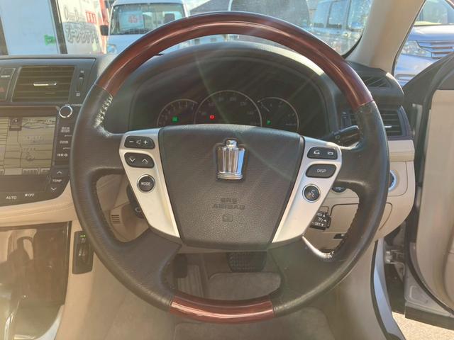 クラウン ２．５ロイヤルサルーン　アニバーサリーＥＤ　検Ｒ８／１１　キーレス　スマートキー　ＥＴＣ　パワーシート　シートヒーター　バックカメラ　ミュージックサーバー　ＤＶＤ再生　ＵＳＢ入力端子　エアコン（51枚目）