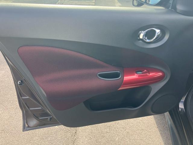 ジューク １５ＲＸ　タイプＶ　車検整備付　キーレス　スマートキー　アイドリングストップ　ＥＴＣ　エアコン　パワーステアリング　パワーウインドウ　フロントフォグランプ（48枚目）