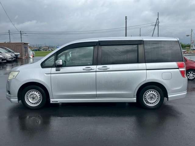 ステップワゴン Ｌ　車検整備付　キーレス　スマートキー　３列シート　フルフラット　ウォークスルー　パワーステアリング　パワーウインドウ　両側スライドドア　ダブルエアコン（8枚目）