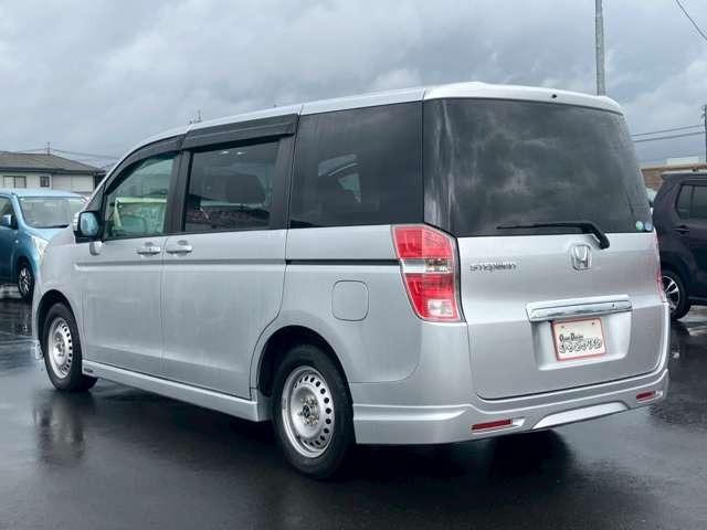 ステップワゴン Ｌ　車検整備付　キーレス　スマートキー　３列シート　フルフラット　ウォークスルー　パワーステアリング　パワーウインドウ　両側スライドドア　ダブルエアコン（9枚目）