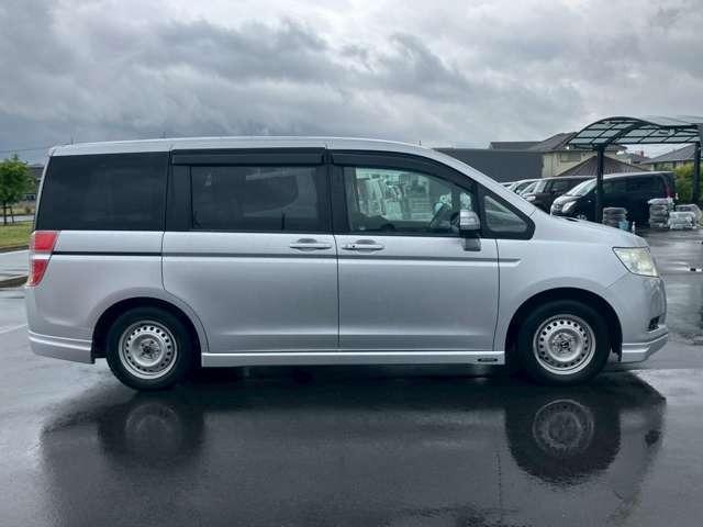 ステップワゴン Ｌ　車検整備付　キーレス　スマートキー　３列シート　フルフラット　ウォークスルー　パワーステアリング　パワーウインドウ　両側スライドドア　ダブルエアコン（12枚目）