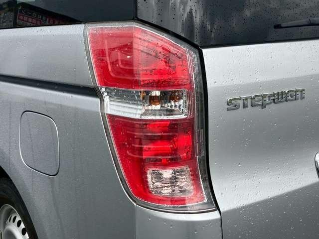 ステップワゴン Ｌ　車検整備付　キーレス　スマートキー　３列シート　フルフラット　ウォークスルー　パワーステアリング　パワーウインドウ　両側スライドドア　ダブルエアコン（26枚目）