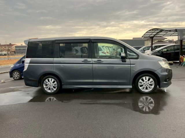 ステップワゴンスパーダ Ｓ　車検整備付き　キーレス　フルフラット　衝突安全ボディ　盗難防止システム　ウォークスルー　パワーステアリング　ダブルエアコン　パワーウィンドウ（11枚目）