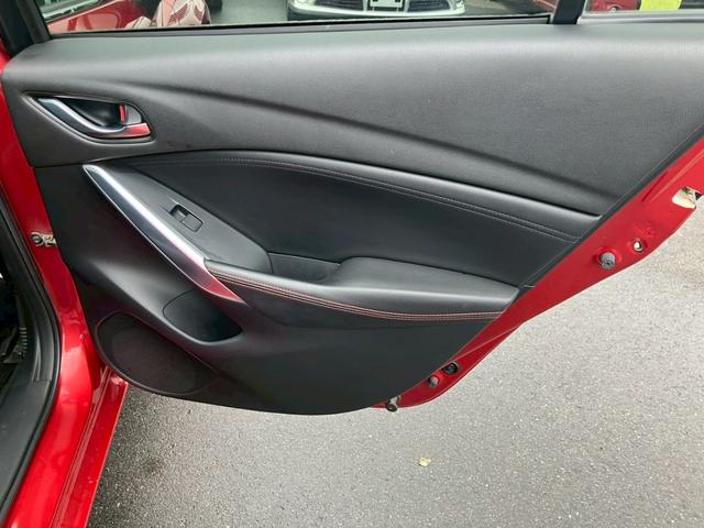 営業時間１０時〜１８時３０分（月曜除く）。スタッフ一同心よりお待ちしております。