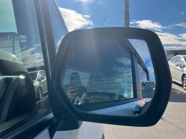 ステップワゴンスパーダ Z クールスピリット インターナビ セレクション 車検整備付き スマートキー キーレス 盗難防止システム 衝突安全ボディ アイドリングストップ フルフラット ウォークスルー 3列シート(17枚目)