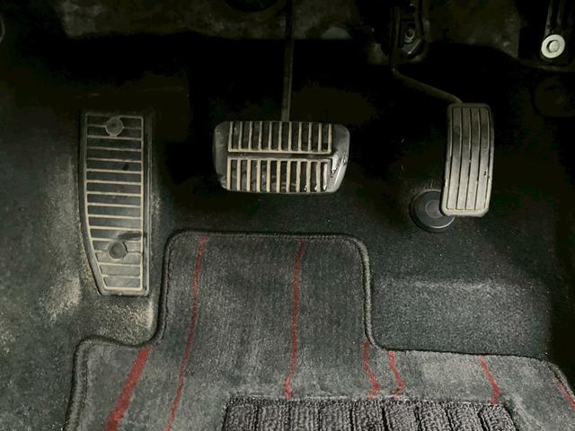 営業時間１０時〜１８時３０分（月曜除く）。スタッフ一同心よりお待ちしております。