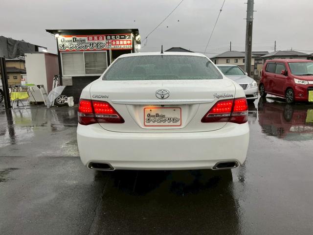 クラウン ロイヤルサルーン　車検整備付き　スマートキー　プッシュスタート　パワーシート　純正ナビ　ＴＶ　ＥＴＣ　盗難防止システム　衝突安全ボディ　バックカメラ　パワーシート（10枚目）