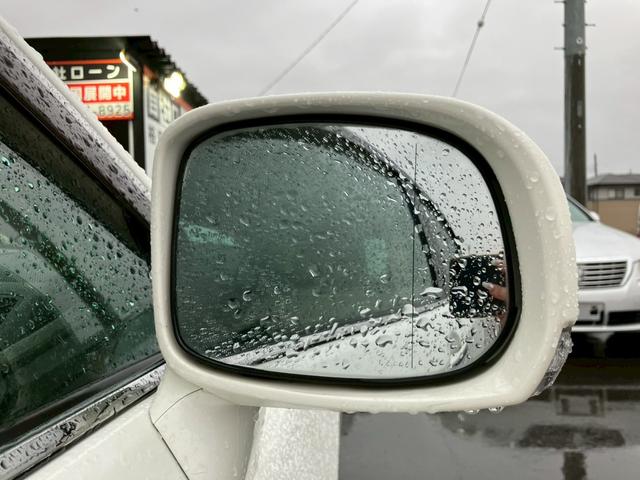 クラウン ロイヤルサルーン　車検整備付き　スマートキー　プッシュスタート　パワーシート　純正ナビ　ＴＶ　ＥＴＣ　盗難防止システム　衝突安全ボディ　バックカメラ　パワーシート（16枚目）