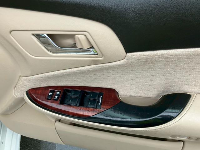 クラウン ロイヤルサルーン　車検整備付き　スマートキー　プッシュスタート　パワーシート　純正ナビ　ＴＶ　ＥＴＣ　盗難防止システム　衝突安全ボディ　バックカメラ　パワーシート（37枚目）