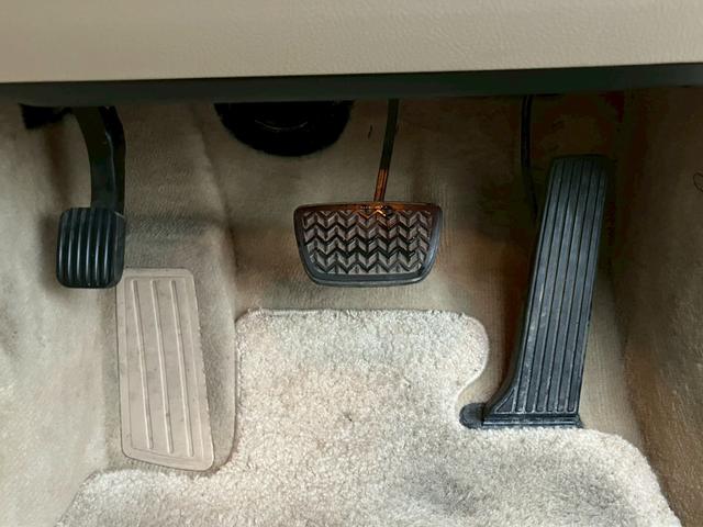 クラウン ロイヤルサルーン　車検整備付き　スマートキー　プッシュスタート　パワーシート　純正ナビ　ＴＶ　ＥＴＣ　盗難防止システム　衝突安全ボディ　バックカメラ　パワーシート（40枚目）