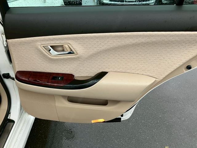 クラウン ロイヤルサルーン　車検整備付き　スマートキー　プッシュスタート　パワーシート　純正ナビ　ＴＶ　ＥＴＣ　盗難防止システム　衝突安全ボディ　バックカメラ　パワーシート（42枚目）