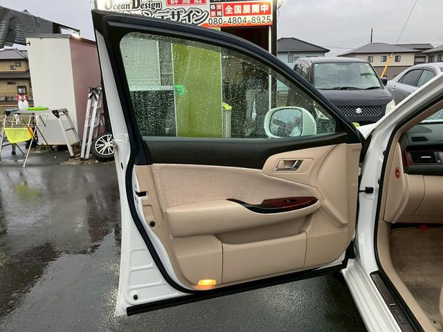 クラウン ロイヤルサルーン　車検整備付き　スマートキー　プッシュスタート　パワーシート　純正ナビ　ＴＶ　ＥＴＣ　盗難防止システム　衝突安全ボディ　バックカメラ　パワーシート（46枚目）