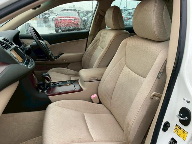 クラウン ロイヤルサルーン　車検整備付き　スマートキー　プッシュスタート　パワーシート　純正ナビ　ＴＶ　ＥＴＣ　盗難防止システム　衝突安全ボディ　バックカメラ　パワーシート（48枚目）