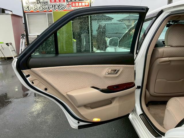 クラウン ロイヤルサルーン　車検整備付き　スマートキー　プッシュスタート　パワーシート　純正ナビ　ＴＶ　ＥＴＣ　盗難防止システム　衝突安全ボディ　バックカメラ　パワーシート（50枚目）