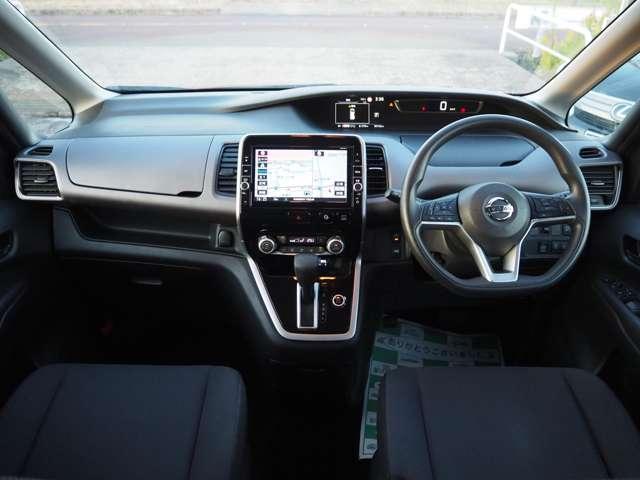 セレナ ２．０Ｘチェアキャブ　リフタータイプ　４ＷＤ　４ＷＤ　６人乗　電動式車椅子リフター　全方位モニター　衝突軽減　車線逸脱　両側パワスラ　パーキングアシスト　ドラレコ　オートハイビーム　クルコン　純正ＳＤナビ　ＢＴ接続　フルセグ　純正１５ＳＷ（6枚目）