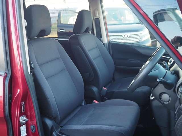 セレナ ２．０Ｘチェアキャブ　リフタータイプ　４ＷＤ　４ＷＤ　６人乗　電動式車椅子リフター　全方位モニター　衝突軽減　車線逸脱　両側パワスラ　パーキングアシスト　ドラレコ　オートハイビーム　クルコン　純正ＳＤナビ　ＢＴ接続　フルセグ　純正１５ＳＷ（12枚目）