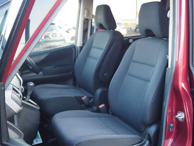 セレナ ２．０Ｘチェアキャブ　リフタータイプ　４ＷＤ　４ＷＤ　６人乗　電動式車椅子リフター　全方位モニター　衝突軽減　車線逸脱　両側パワスラ　パーキングアシスト　ドラレコ　オートハイビーム　クルコン　純正ＳＤナビ　ＢＴ接続　フルセグ　純正１５ＳＷ（13枚目）