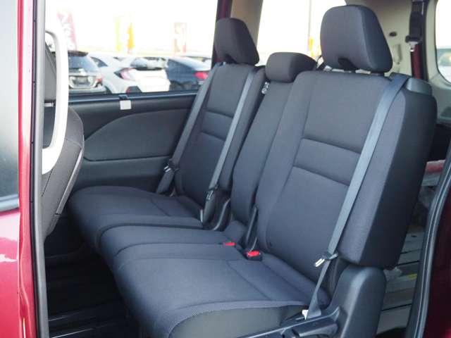 セレナ ２．０Ｘチェアキャブ　リフタータイプ　４ＷＤ　４ＷＤ　６人乗　電動式車椅子リフター　全方位モニター　衝突軽減　車線逸脱　両側パワスラ　パーキングアシスト　ドラレコ　オートハイビーム　クルコン　純正ＳＤナビ　ＢＴ接続　フルセグ　純正１５ＳＷ（14枚目）