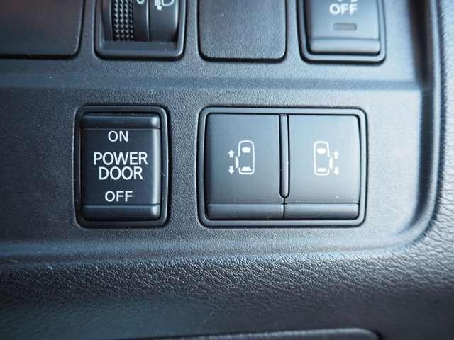 セレナ ２．０Ｘチェアキャブ　リフタータイプ　４ＷＤ　４ＷＤ　６人乗　電動式車椅子リフター　全方位モニター　衝突軽減　車線逸脱　両側パワスラ　パーキングアシスト　ドラレコ　オートハイビーム　クルコン　純正ＳＤナビ　ＢＴ接続　フルセグ　純正１５ＳＷ（16枚目）