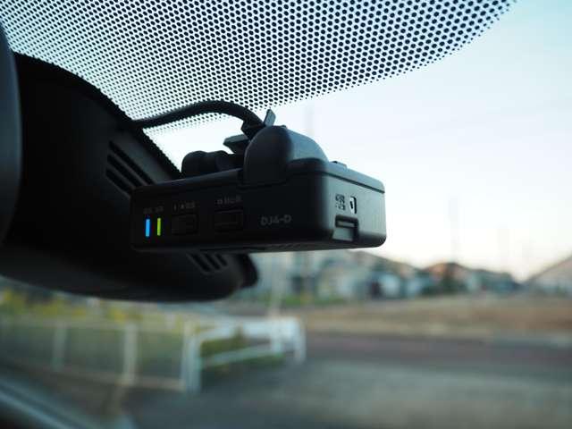 セレナ ２．０Ｘチェアキャブ　リフタータイプ　４ＷＤ　４ＷＤ　６人乗　電動式車椅子リフター　全方位モニター　衝突軽減　車線逸脱　両側パワスラ　パーキングアシスト　ドラレコ　オートハイビーム　クルコン　純正ＳＤナビ　ＢＴ接続　フルセグ　純正１５ＳＷ（17枚目）