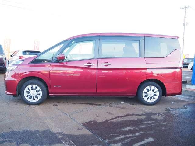 セレナ ２．０Ｘチェアキャブ　リフタータイプ　４ＷＤ　４ＷＤ　６人乗　電動式車椅子リフター　全方位モニター　衝突軽減　車線逸脱　両側パワスラ　パーキングアシスト　ドラレコ　オートハイビーム　クルコン　純正ＳＤナビ　ＢＴ接続　フルセグ　純正１５ＳＷ（35枚目）