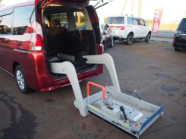 セレナ ２．０Ｘチェアキャブ　リフタータイプ　４ＷＤ　４ＷＤ　６人乗　電動式車椅子リフター　全方位モニター　衝突軽減　車線逸脱　両側パワスラ　パーキングアシスト　ドラレコ　オートハイビーム　クルコン　純正ＳＤナビ　ＢＴ接続　フルセグ　純正１５ＳＷ（50枚目）