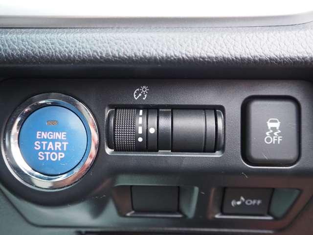 ☆カバンやポケットにキーを入れたままドアの開閉やエンジン始動ができるスマートキータイプ♪