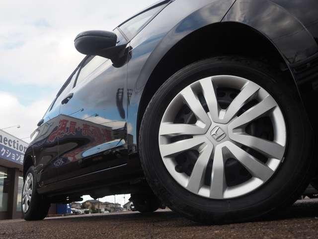 フィット ホーム　４ＷＤ　衝突軽減　レーダークルーズ　誤発進抑制　車線逸脱　純正ＳＤナビ　フルセグ　バックカメラ　ＬＥＤヘッドライト　オートハイビーム　アイドリングストップ　プッシュスタート　リアワイドカメラ　ドラレコ（11枚目）