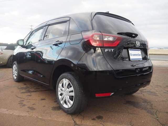 フィット ホーム　４ＷＤ　衝突軽減　レーダークルーズ　誤発進抑制　車線逸脱　純正ＳＤナビ　フルセグ　バックカメラ　ＬＥＤヘッドライト　オートハイビーム　アイドリングストップ　プッシュスタート　リアワイドカメラ　ドラレコ（30枚目）