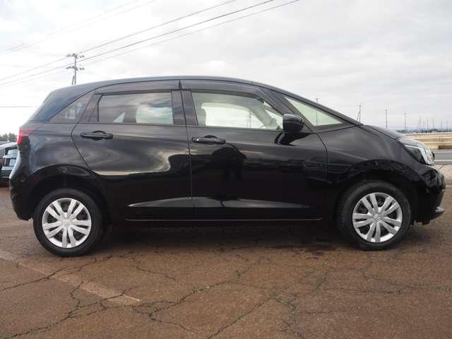 フィット ホーム　４ＷＤ　衝突軽減　レーダークルーズ　誤発進抑制　車線逸脱　純正ＳＤナビ　フルセグ　バックカメラ　ＬＥＤヘッドライト　オートハイビーム　アイドリングストップ　プッシュスタート　リアワイドカメラ　ドラレコ（33枚目）