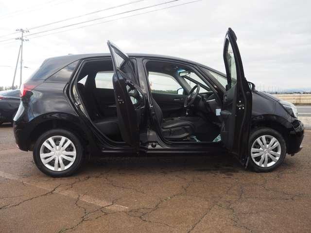 フィット ホーム　４ＷＤ　衝突軽減　レーダークルーズ　誤発進抑制　車線逸脱　純正ＳＤナビ　フルセグ　バックカメラ　ＬＥＤヘッドライト　オートハイビーム　アイドリングストップ　プッシュスタート　リアワイドカメラ　ドラレコ（34枚目）