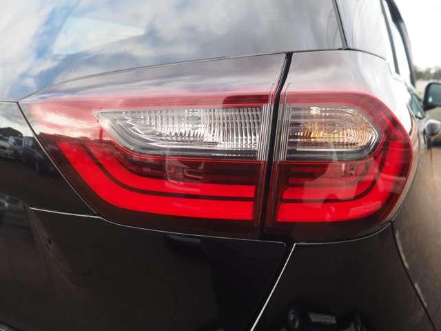 フィット ホーム　４ＷＤ　衝突軽減　レーダークルーズ　誤発進抑制　車線逸脱　純正ＳＤナビ　フルセグ　バックカメラ　ＬＥＤヘッドライト　オートハイビーム　アイドリングストップ　プッシュスタート　リアワイドカメラ　ドラレコ（43枚目）